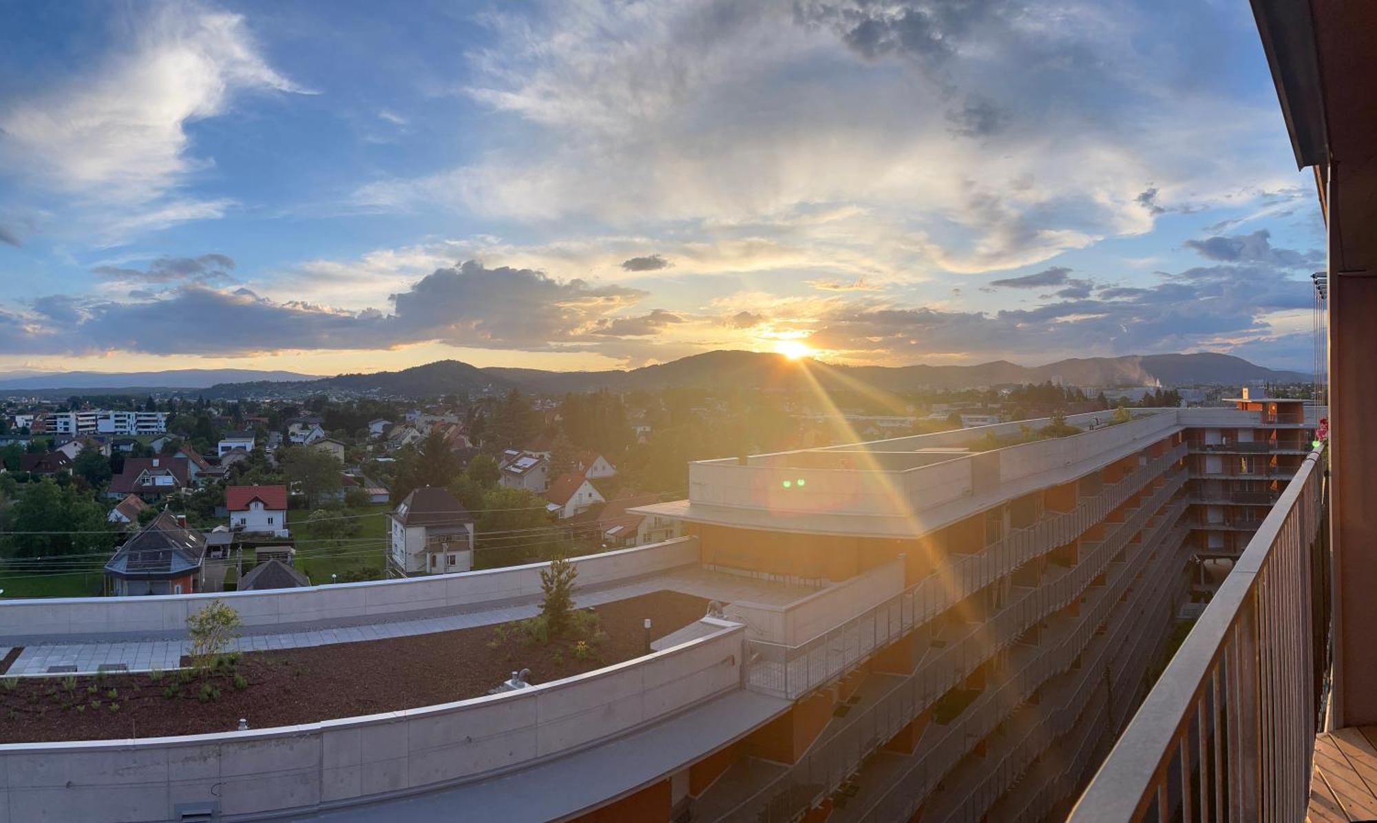 100 Qm Penthouse, Self-Check-In, 2 Parkplaetze Apartment Graz Exterior photo