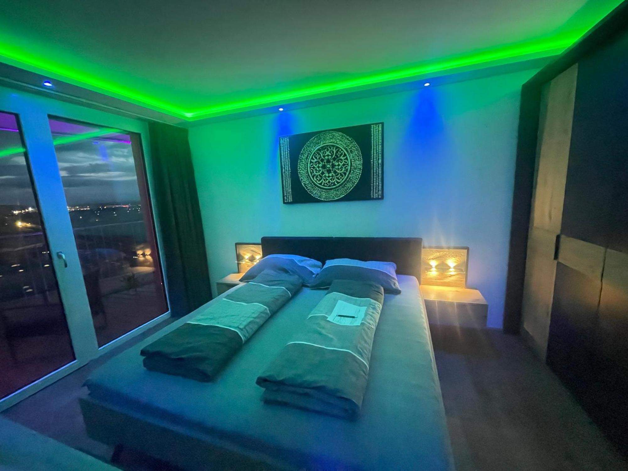 100 Qm Penthouse, Self-Check-In, 2 Parkplaetze Apartment Graz Exterior photo